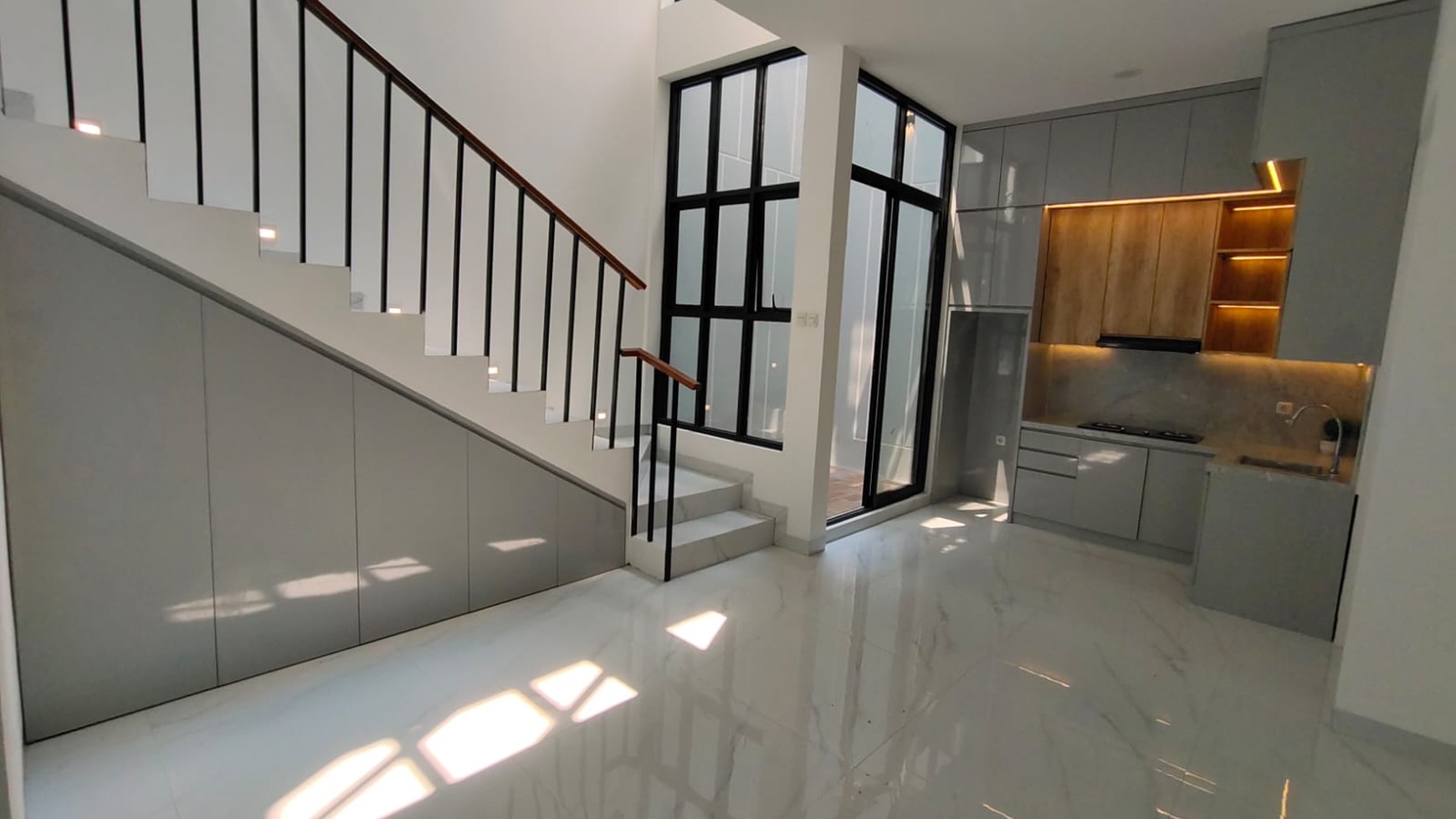 Flash Sale. Rumah Bagus Nusa Loka, BSD