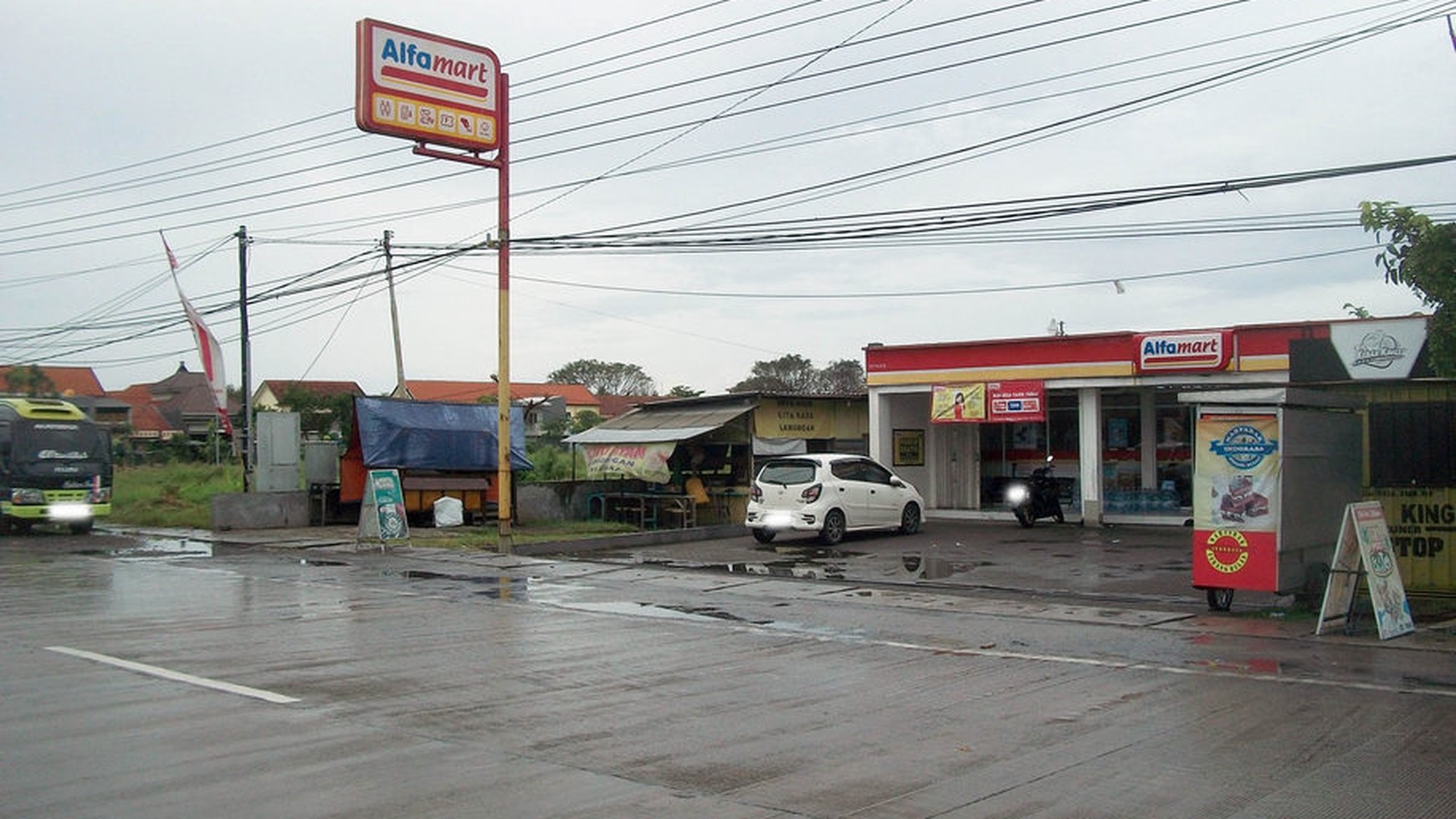 Tanah beserta bangunan Alfamart di Raya Ketajen , Sudah Urug, Lokasi Strategis, Dekat Bandara Juanda, Nol Jalan Raya, Cocok untuk Pergudangan, Ruko, dsb