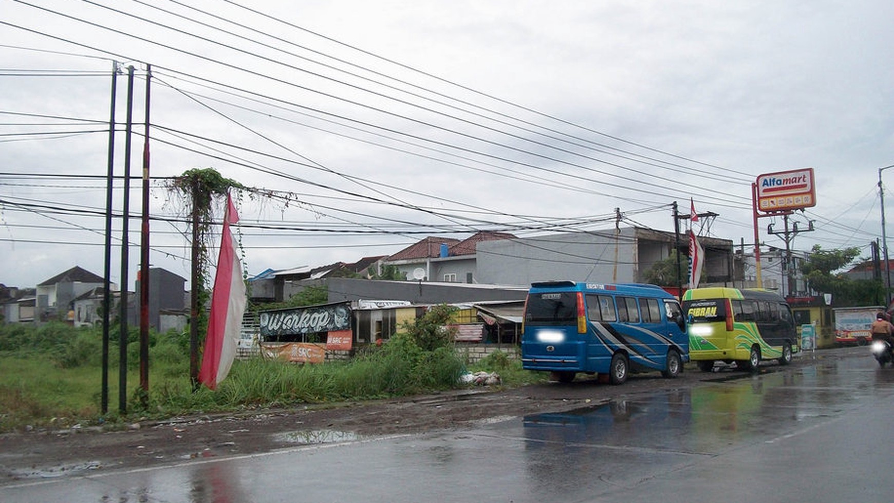 Tanah beserta bangunan Alfamart di Raya Ketajen , Sudah Urug, Lokasi Strategis, Dekat Bandara Juanda, Nol Jalan Raya, Cocok untuk Pergudangan, Ruko, dsb