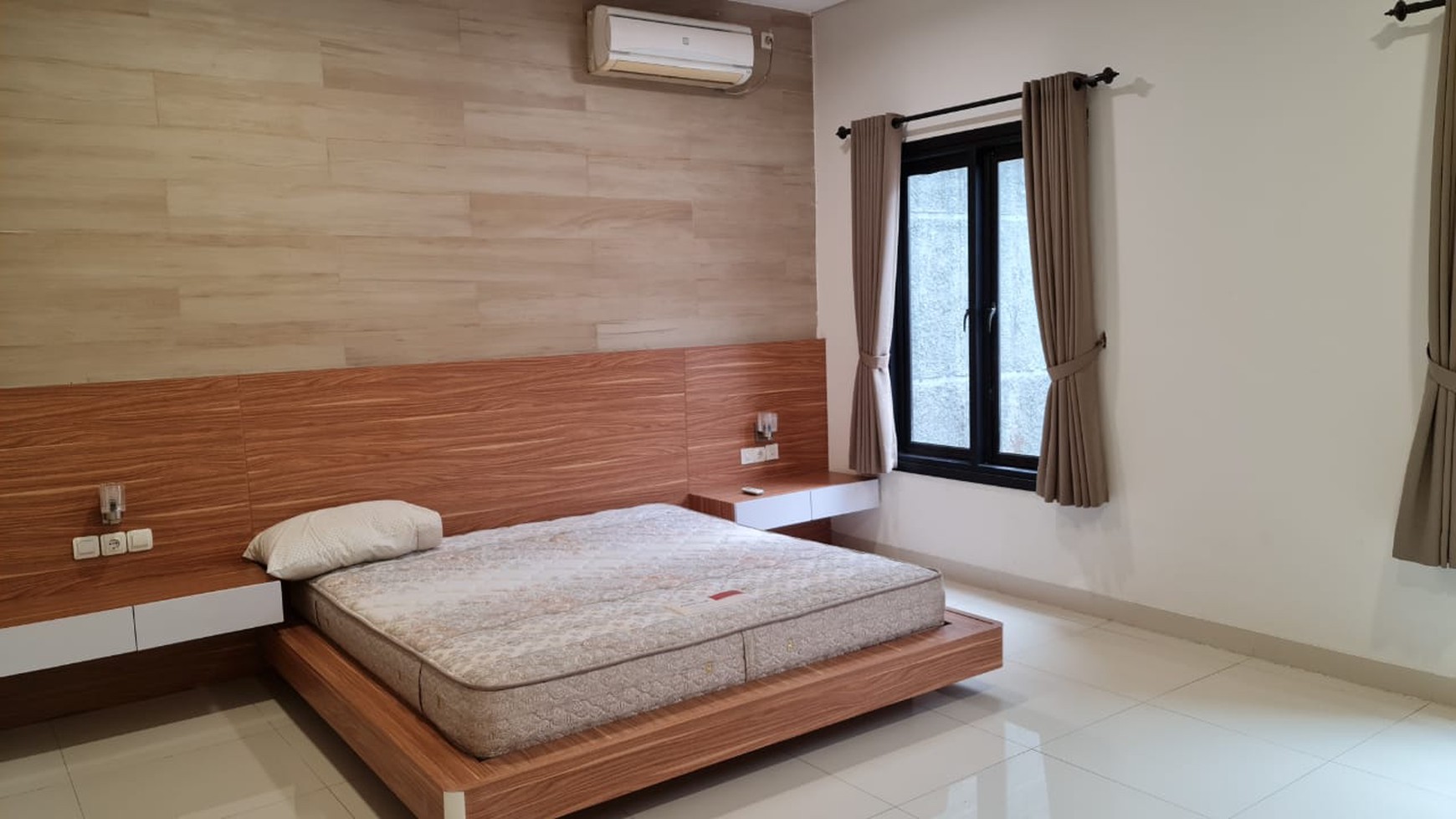 Rumah Mewah Furnished di Setrasri Kulon, Bandung