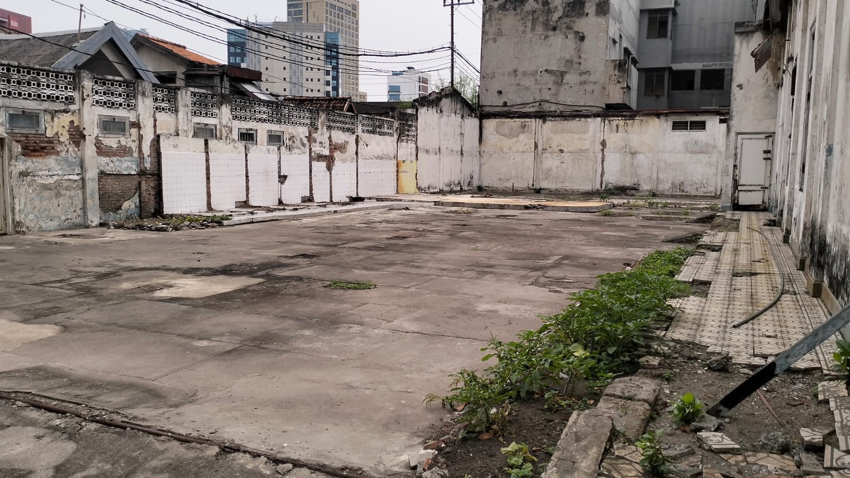 Disewakan tempat Usaha Komersial Area, Pusat Kota, Jl. Panglima Sudirman Surabaya