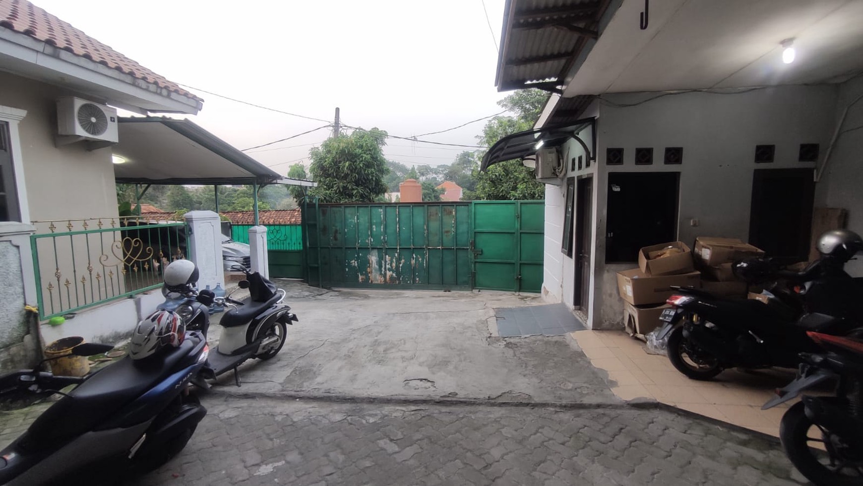 Rumah & ruang usaha di Ciputat