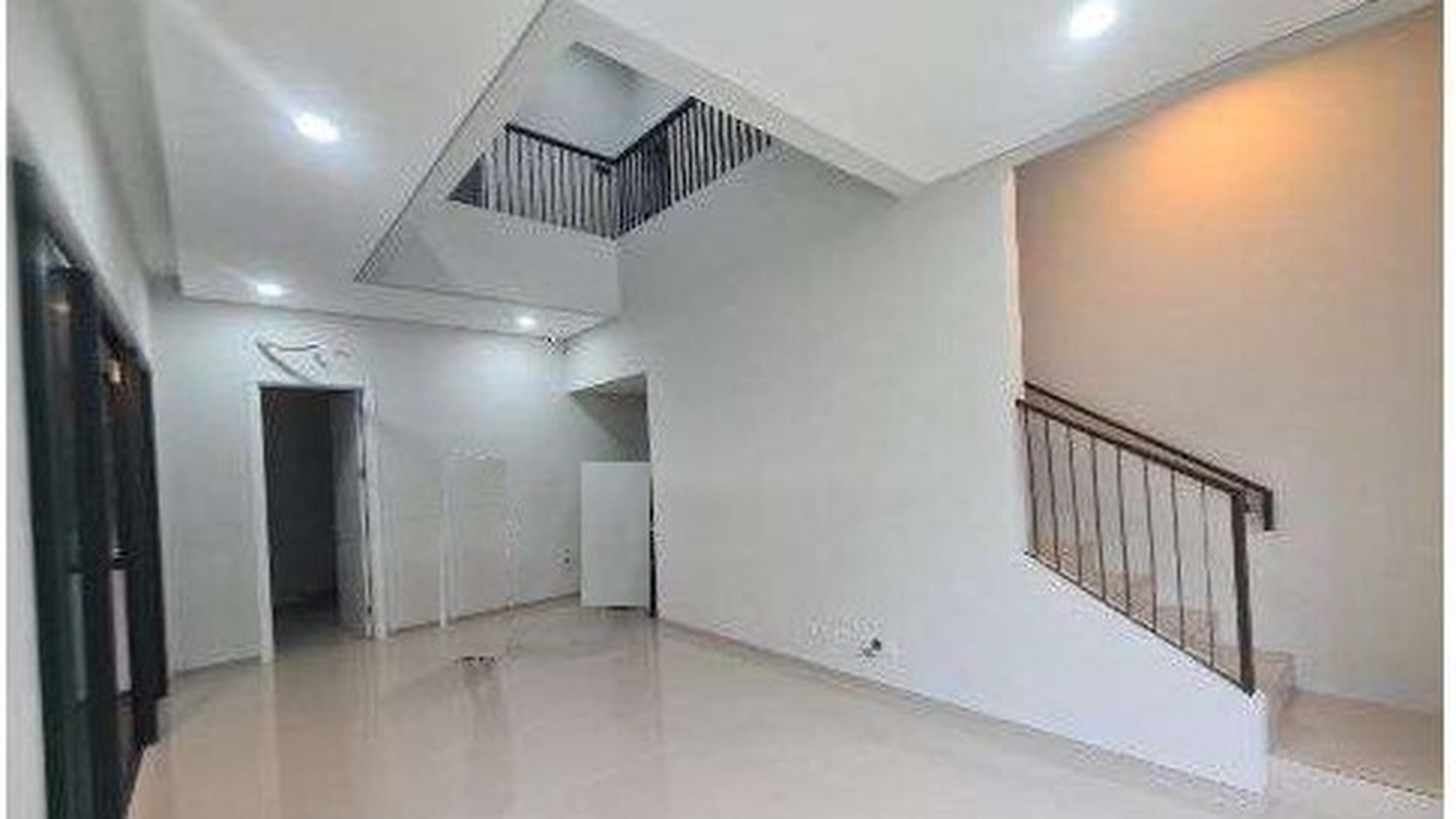 Rumah Brand new, bagus, siap huni dalam Cluster sektor 9