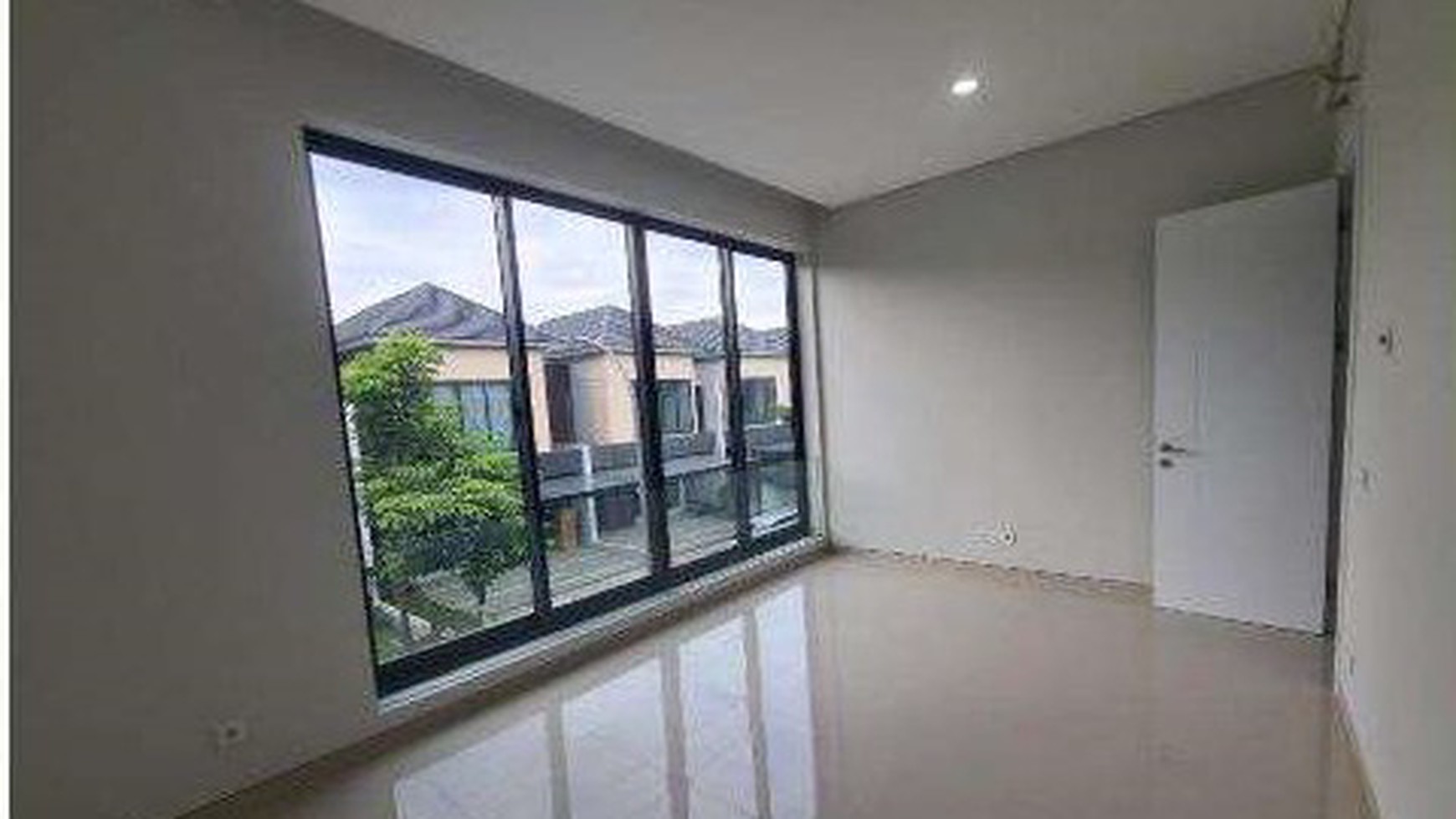 Rumah Brand new, bagus, siap huni dalam Cluster sektor 9