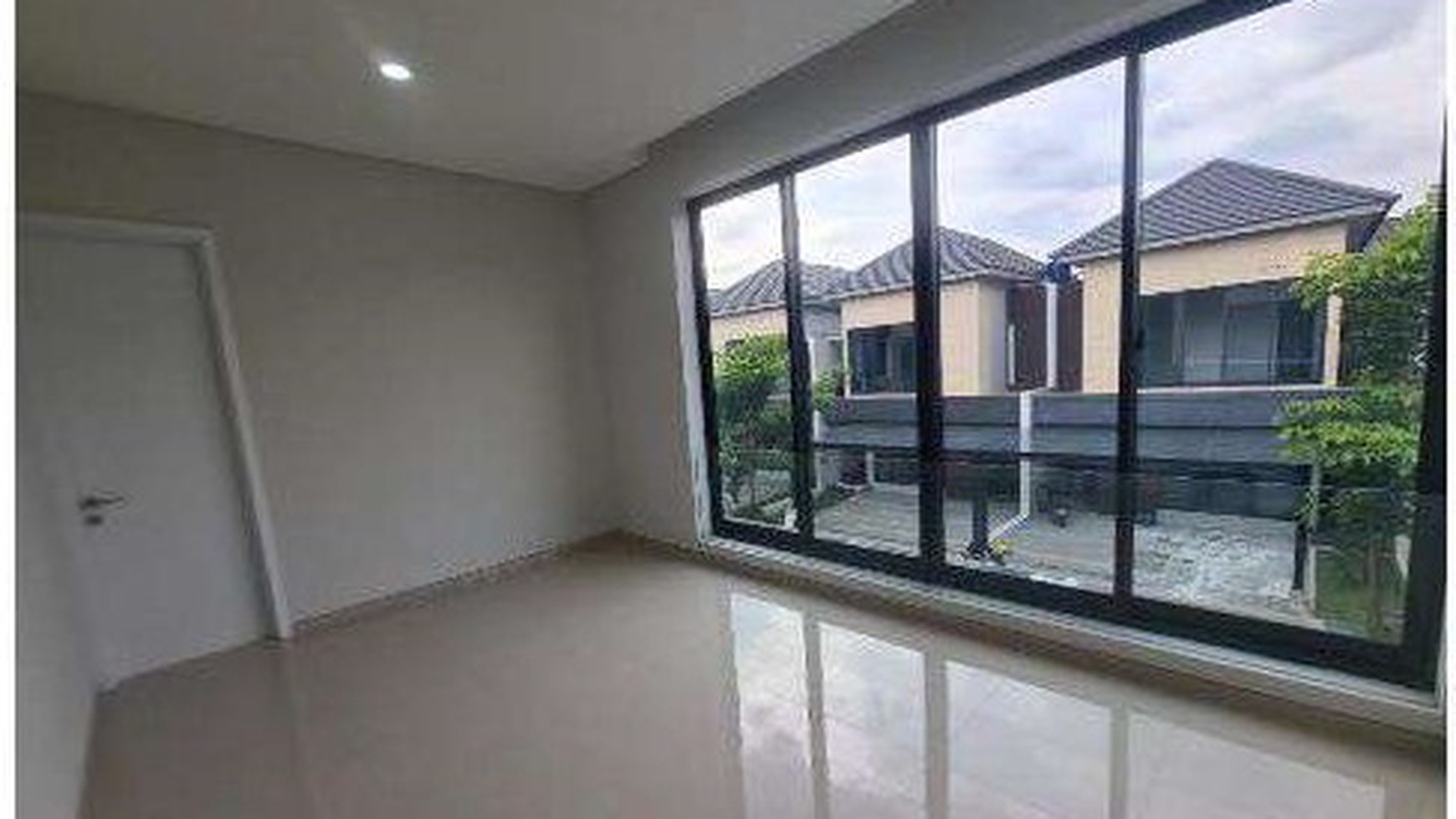 Rumah Brand new, bagus, siap huni dalam Cluster sektor 9