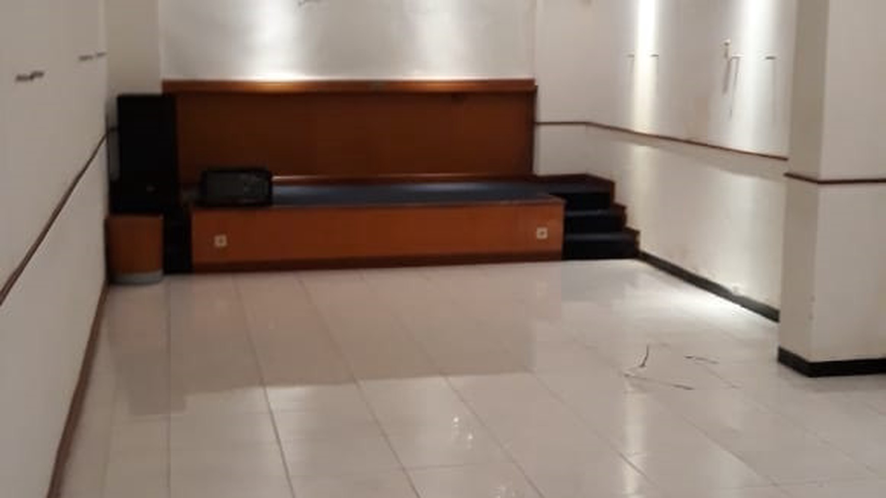 Dijual Gedung 3,5 lantai Pusat Kota di Jalan Raya Arjuna Surabaya