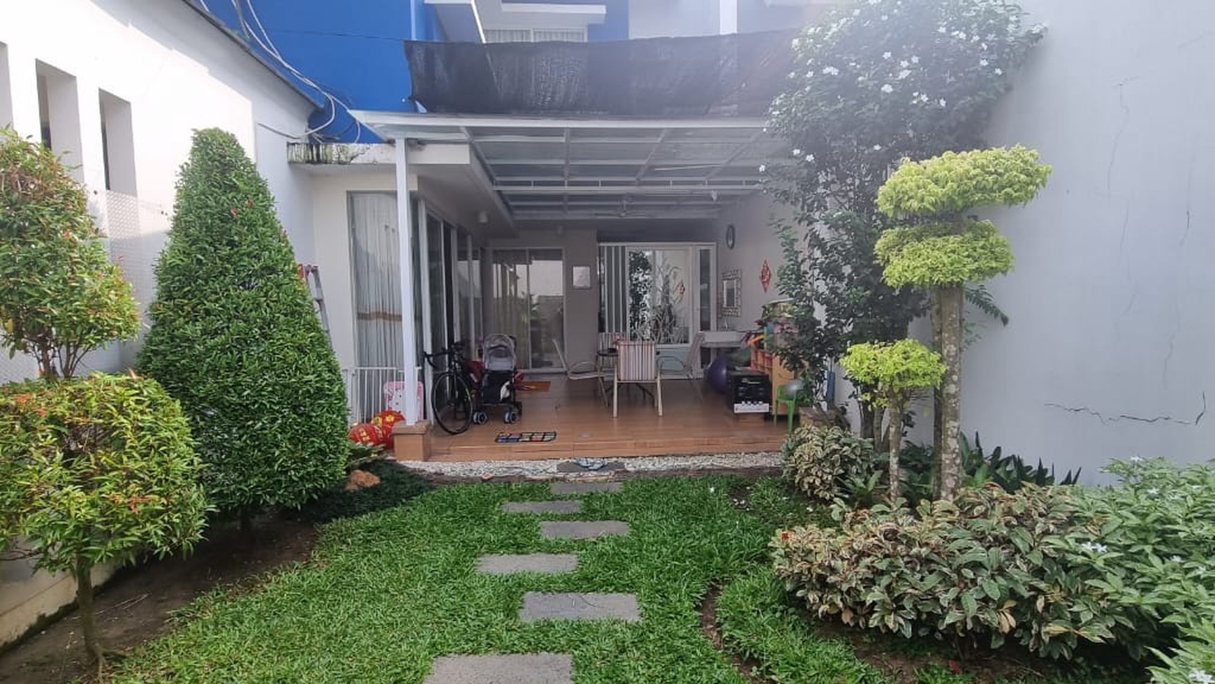 Disewakan Rumah Royal Residence Wiyung Surabaya Full Furnished Modern + Taman Asri LUAS