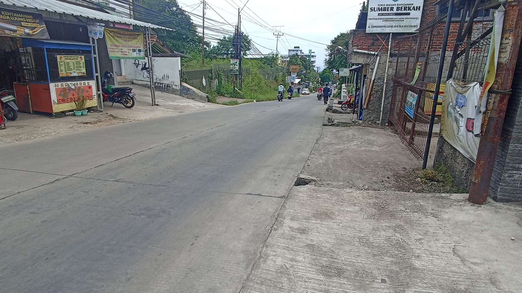 Rumah Usaha di Mainroad Cihanjuang dekat Taman Kupu Kupu Cihanjuang