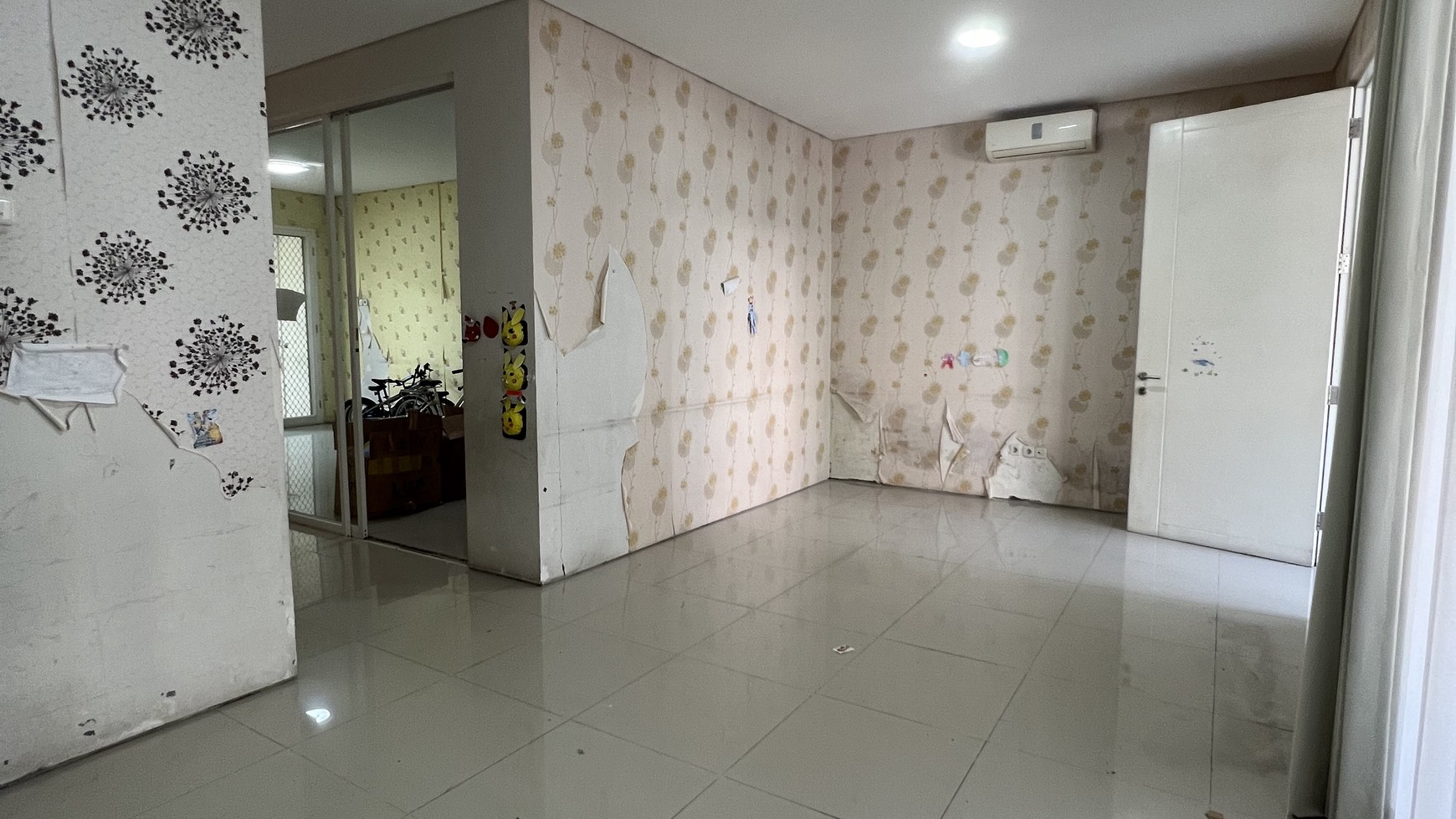 Rumah Royal Residence Siap Huni Semi Furnished