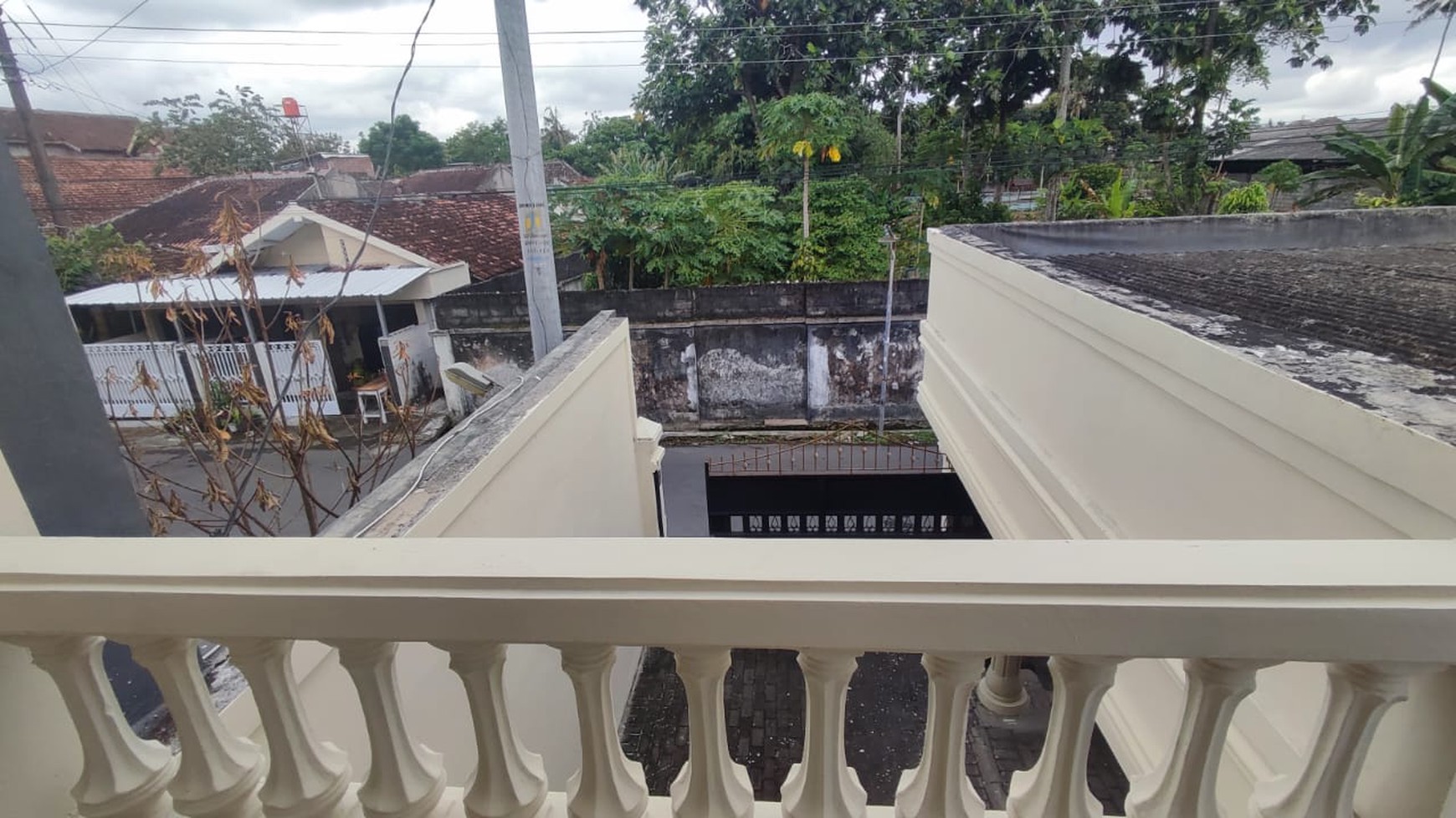 RUMAH DENGAN 12 KAMAR DI CONDONGCATUR SLEMAN JOGJA