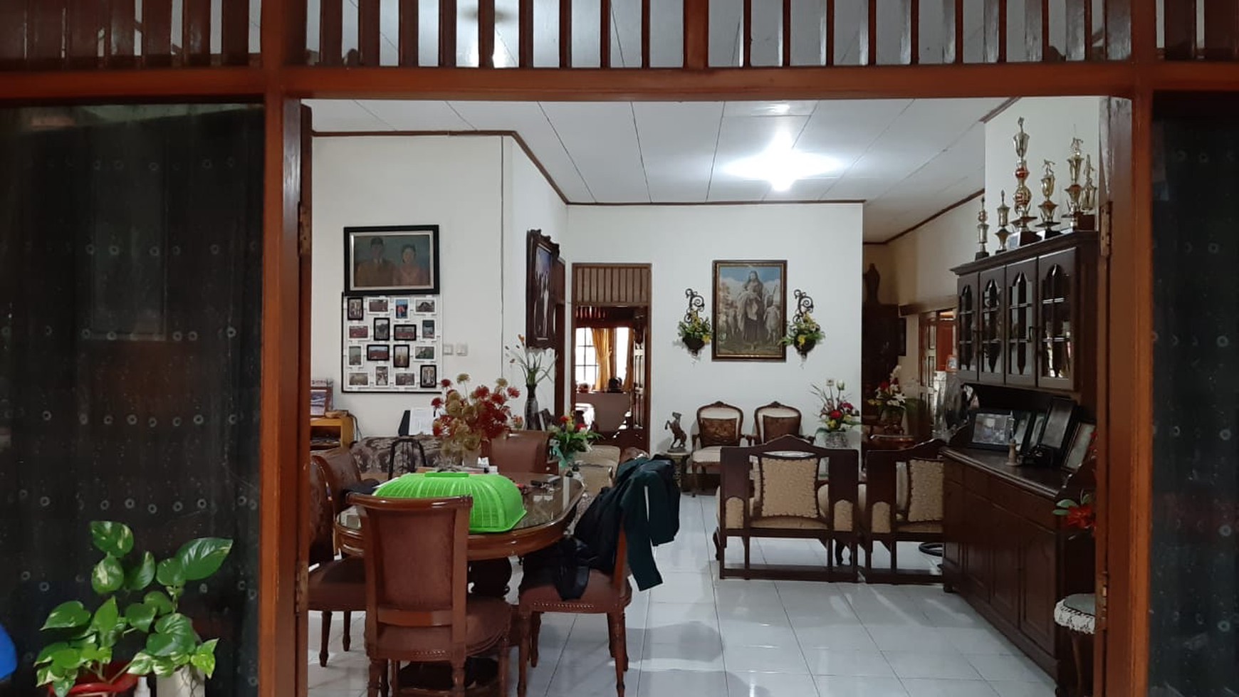 Rumah Terawat di Jalan Gotong Royong, Ciledug, Larangan Indah 