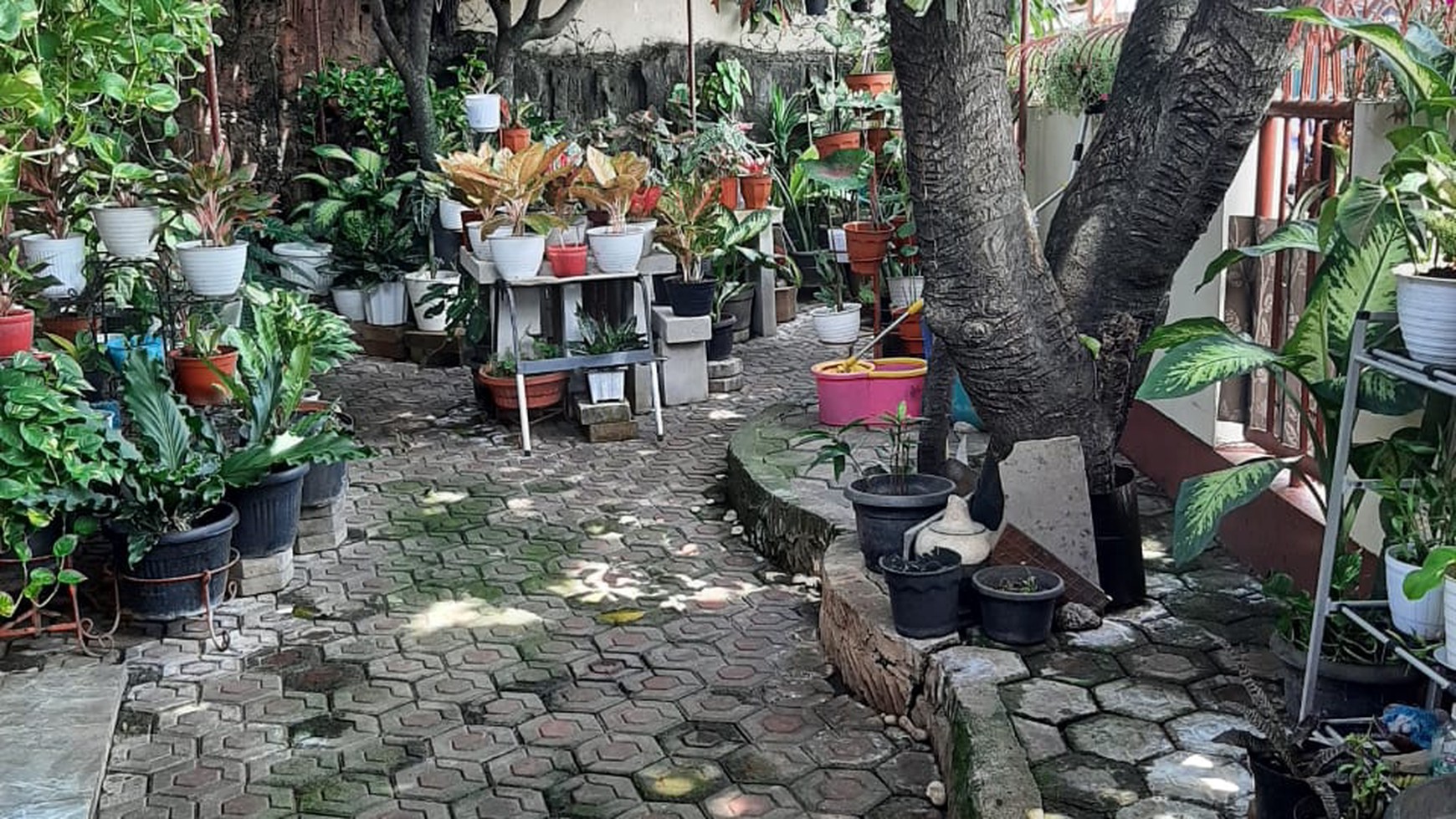 Rumah Terawat di Jalan Gotong Royong, Ciledug, Larangan Indah 