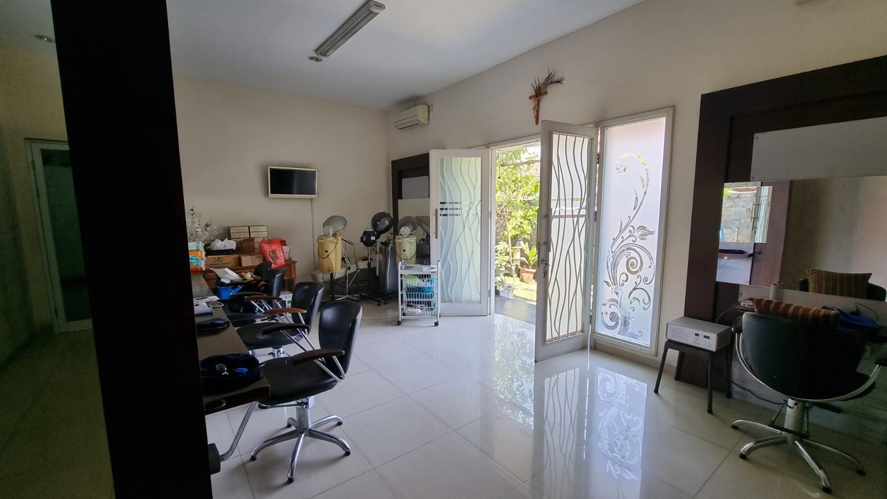 Dijual Rumah Usaha Jalan Darmo Baru Barat - Hook Luas 513 m2 - Garasi Carport 6 Mobil cocok buat Segala Usaha dekat Raya Kupang Baru, HR.Muhammad