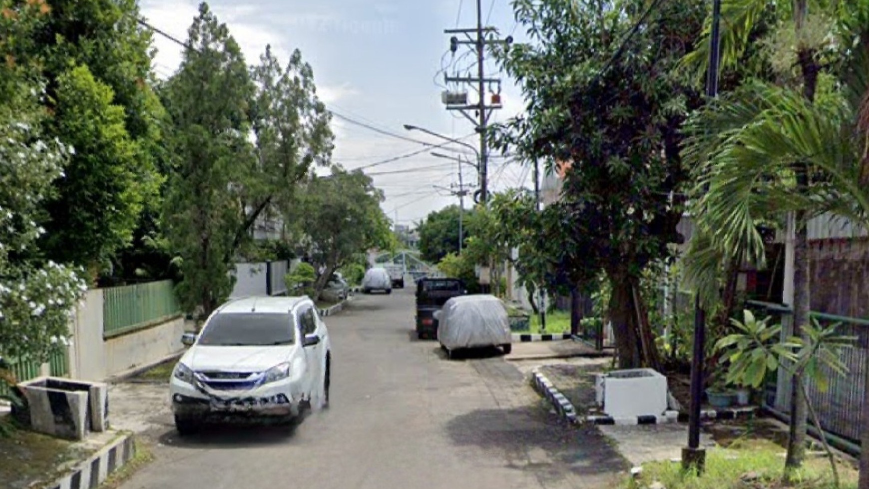 Dijual Rumah Usaha Jalan Darmo Baru Barat - Hook Luas 513 m2 - Garasi Carport 6 Mobil cocok buat Segala Usaha dekat Raya Kupang Baru, HR.Muhammad