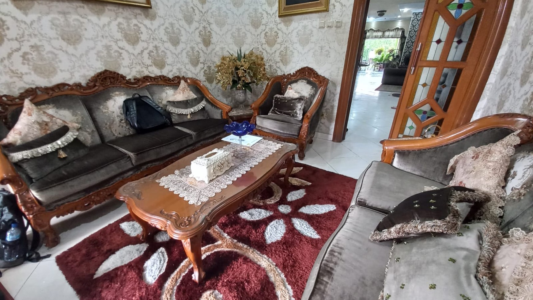 Rumah Bagus Konsep Terbuka Luas di Kebon Jeruk Jakarta Barat semi Furnished