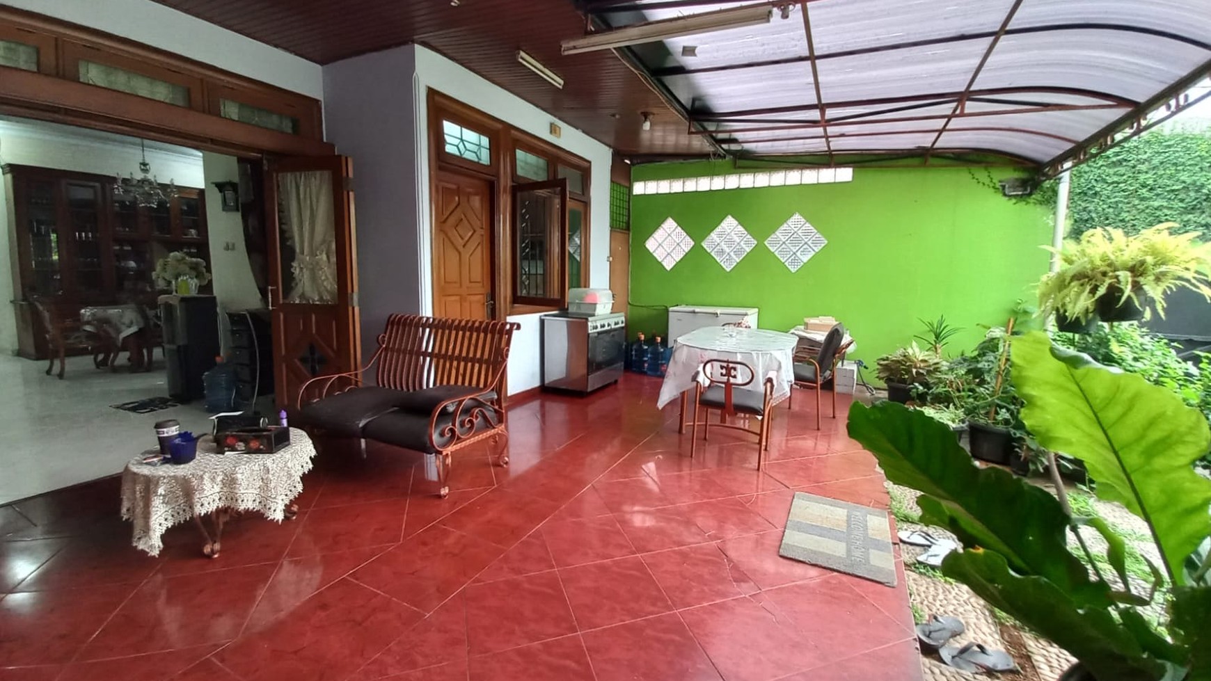 Rumah Bagus Konsep Terbuka Luas di Kebon Jeruk Jakarta Barat semi Furnished