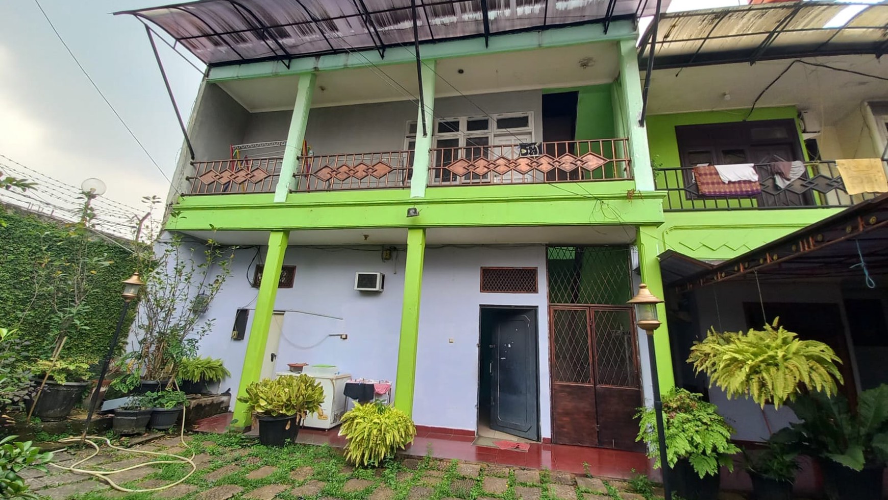 Rumah Bagus Konsep Terbuka Luas di Kebon Jeruk Jakarta Barat semi Furnished