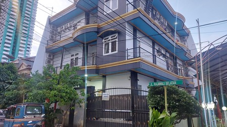 Rumah hoek dan kost 20 kamar di Rajawali Selatan, Gunung Sahari
