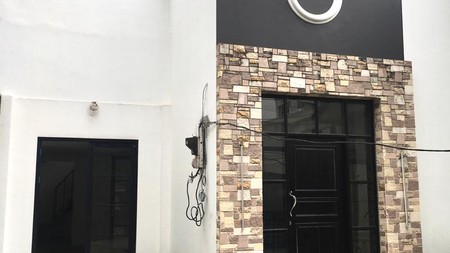 DISEWAKAN RUMAH JL. TULODONG KEBAYORAN BARU JAKARTA SELATAN
