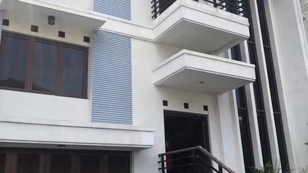 Rumah Siap Huni di Area Niaga Hijau, Pondok Indah, Jakarta Selatan 