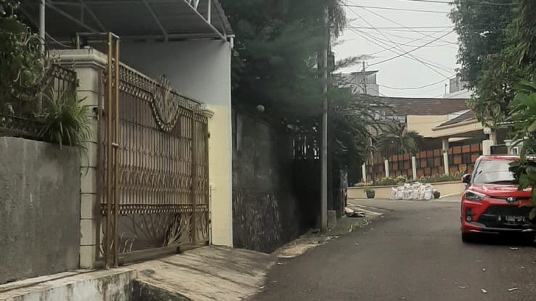 Rumah Lama Hitung Tanah lokasi bagus strategis di Kebayoran Baru, Jakarta Selatan