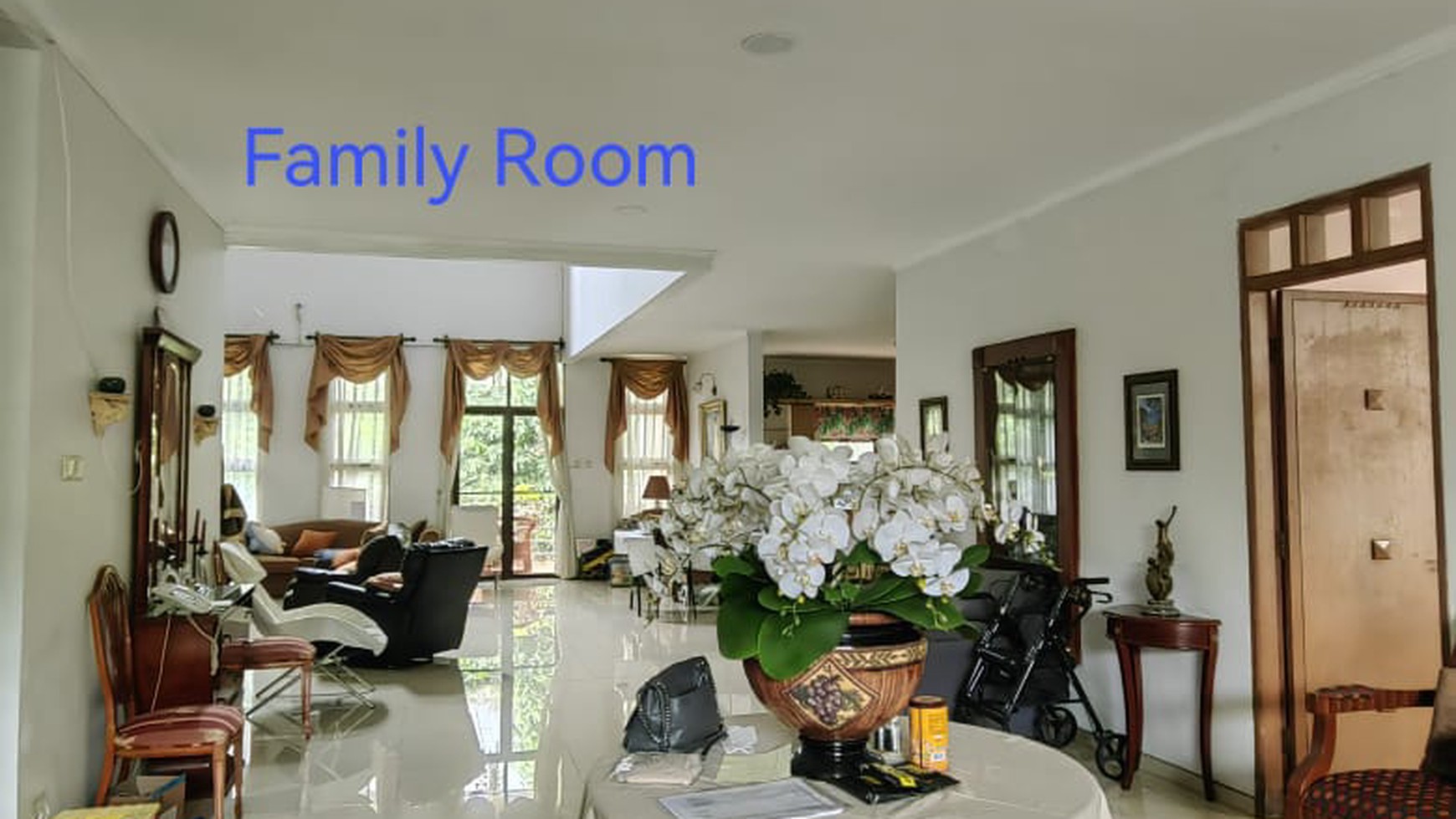 Rumah sunter pinggir jalan raya