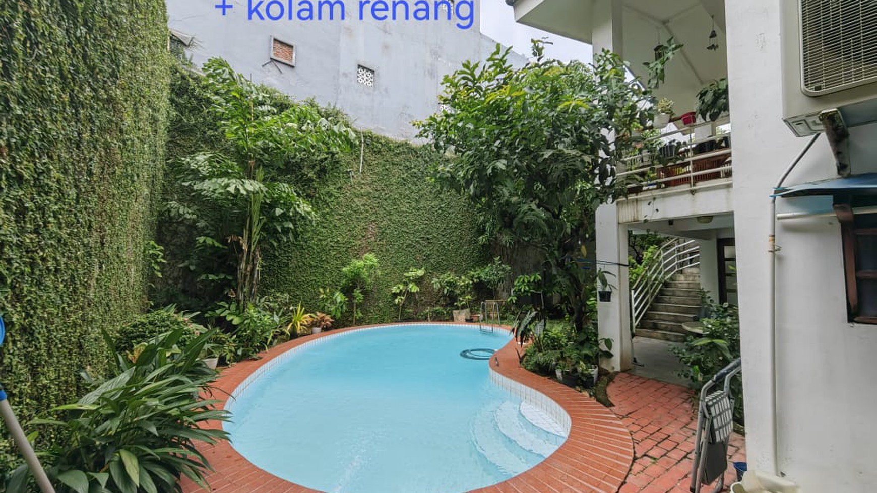 Rumah sunter pinggir jalan raya