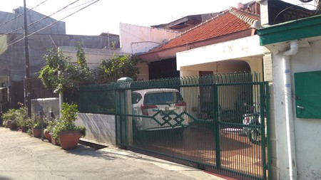 Rumah siap huni dekat Gajah Mada. Keagungan, Taman sari