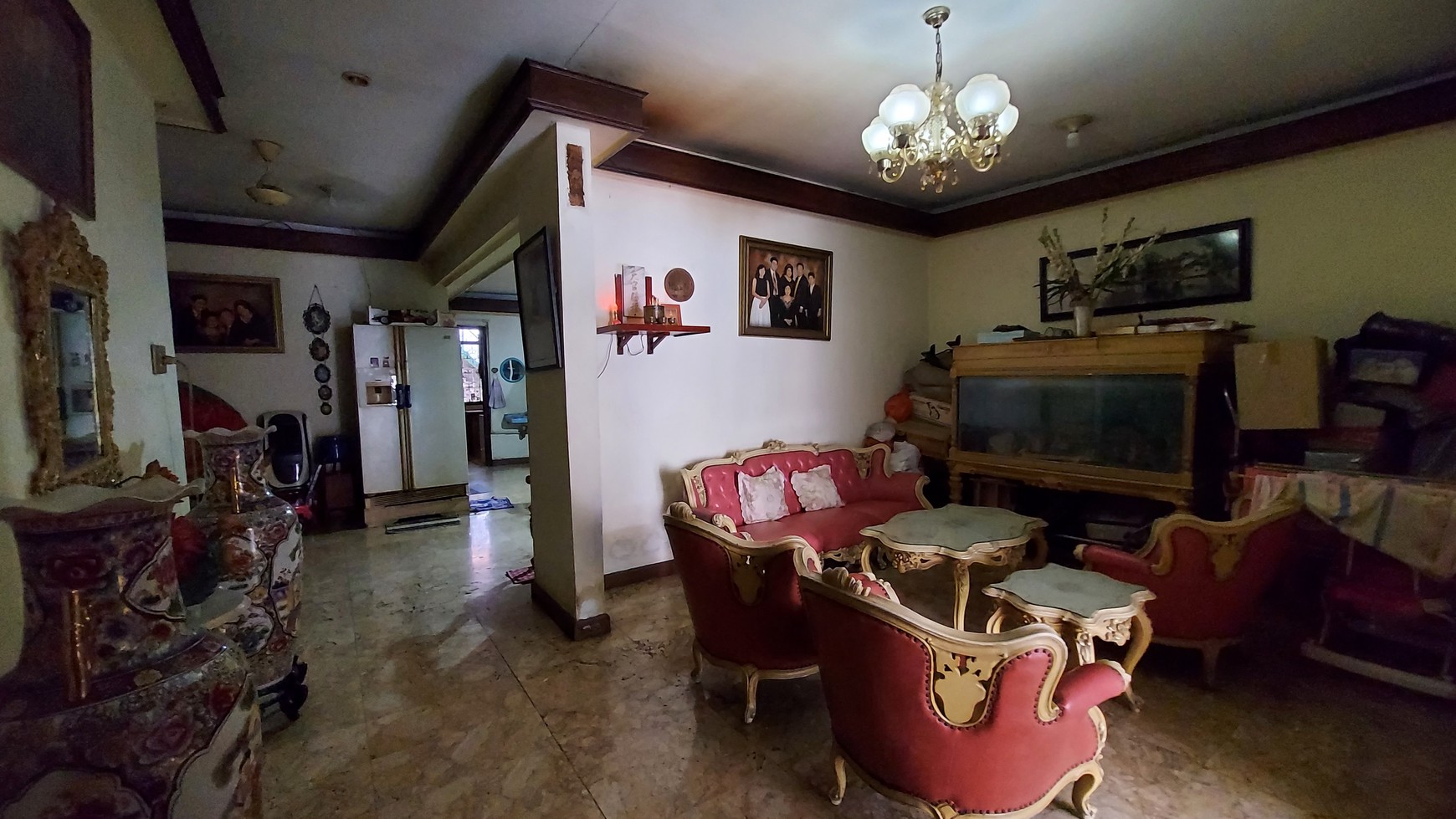 Rumah siap huni dekat Gajah Mada. Keagungan, Taman sari
