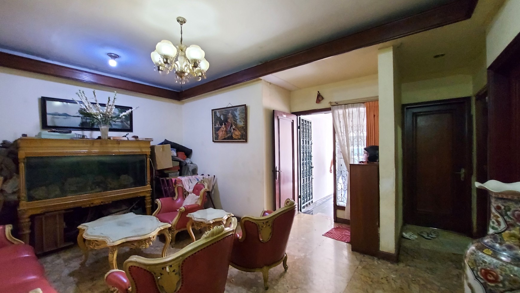 Rumah siap huni dekat Gajah Mada. Keagungan, Taman sari