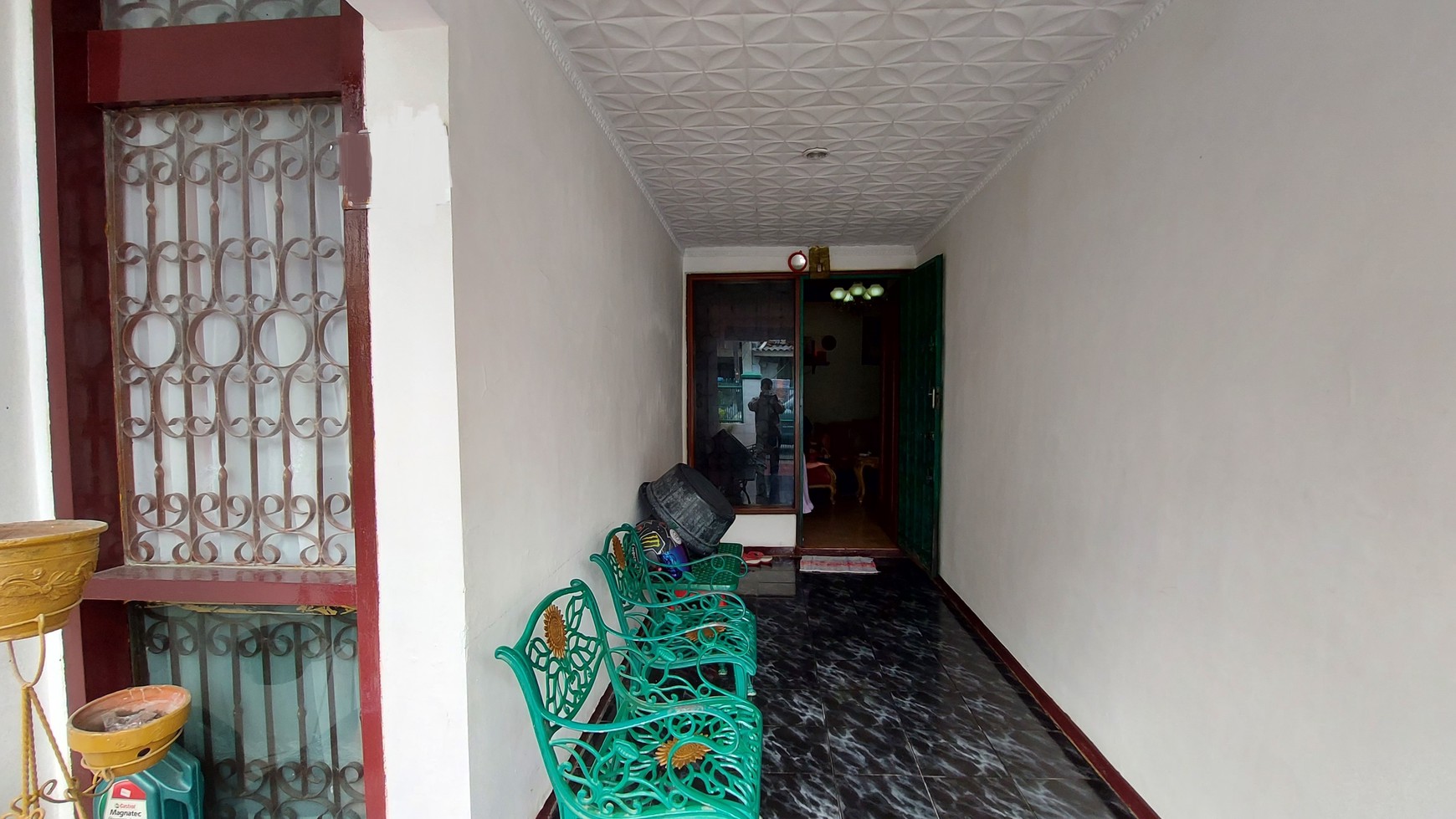 Rumah siap huni dekat Gajah Mada. Keagungan, Taman sari
