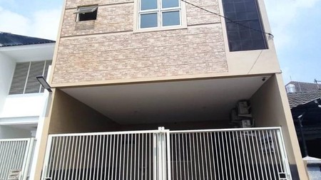 Dijual Rumah SHM 3 lantai di Pondok Tjandra, Durian, Sidoarjo