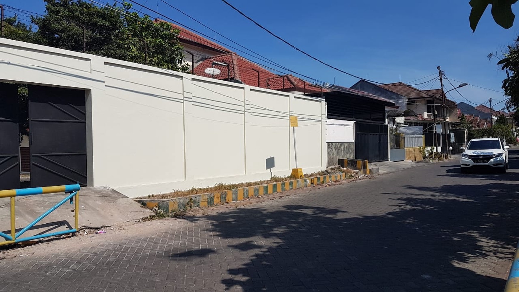 Dijual Rumah Darmo Harapan - MURAH 11jt-an/m2 - Garasi Carport 8 Mobil - Akses 2 Jalan Besar Strategis