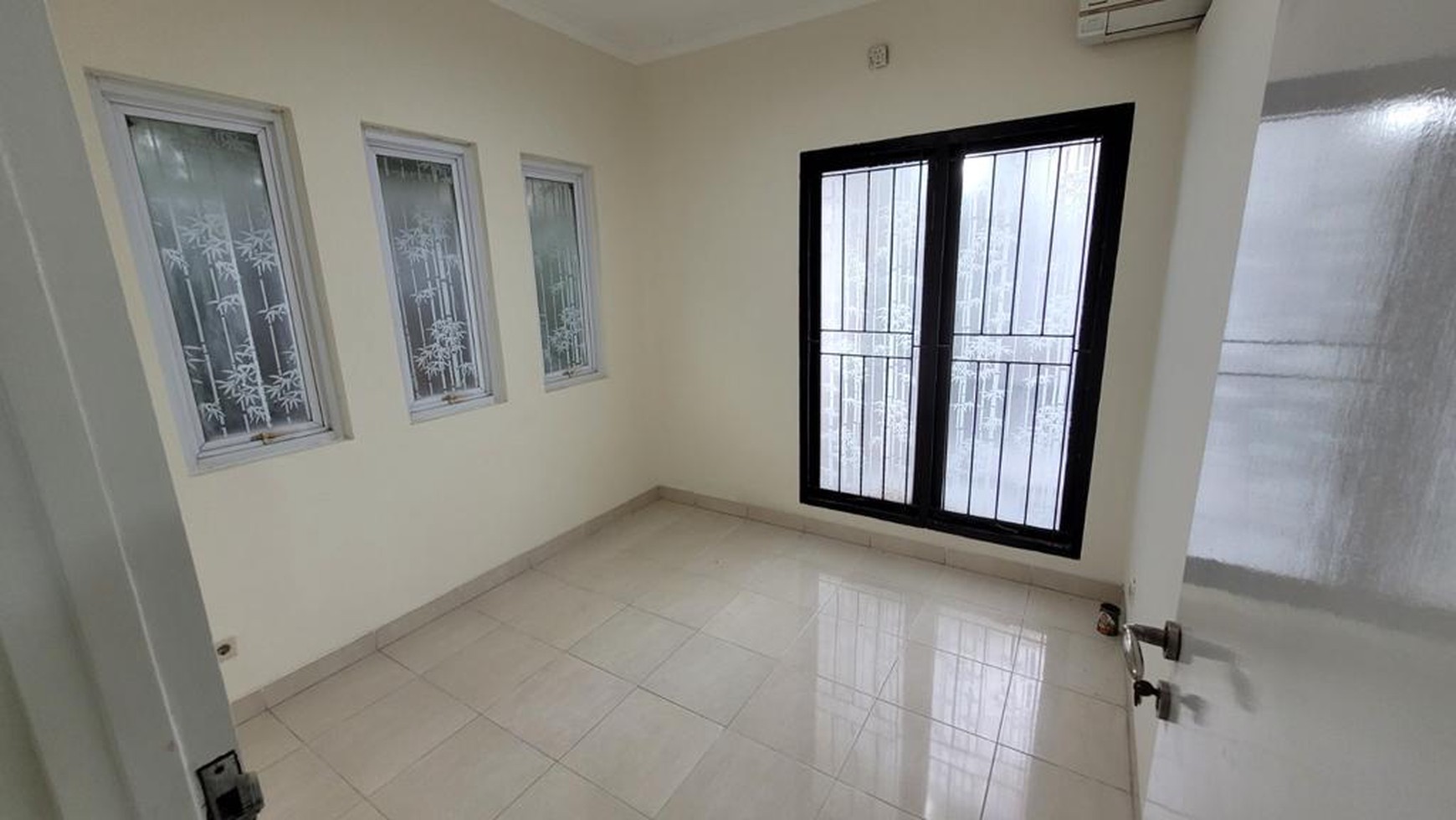 Rumah Siap Huni Minimalis  dan Hunian Nyaman @Puri Town House, Bintaro