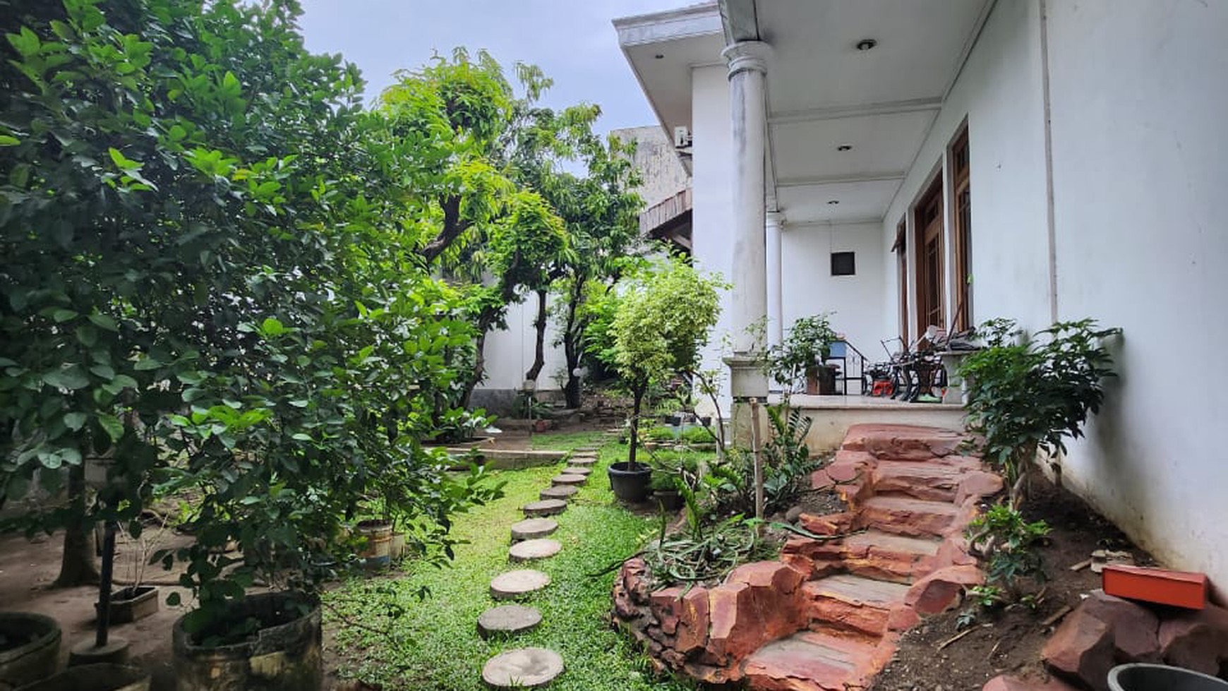 MURAH 15jt-an/m2 Rumah Raya Satelit Utara - Sukomanunggal- Surabaya- Jalan KEMBAR sebaris SUPERINDO- Komersial area - Cocok buat Segala Usaha