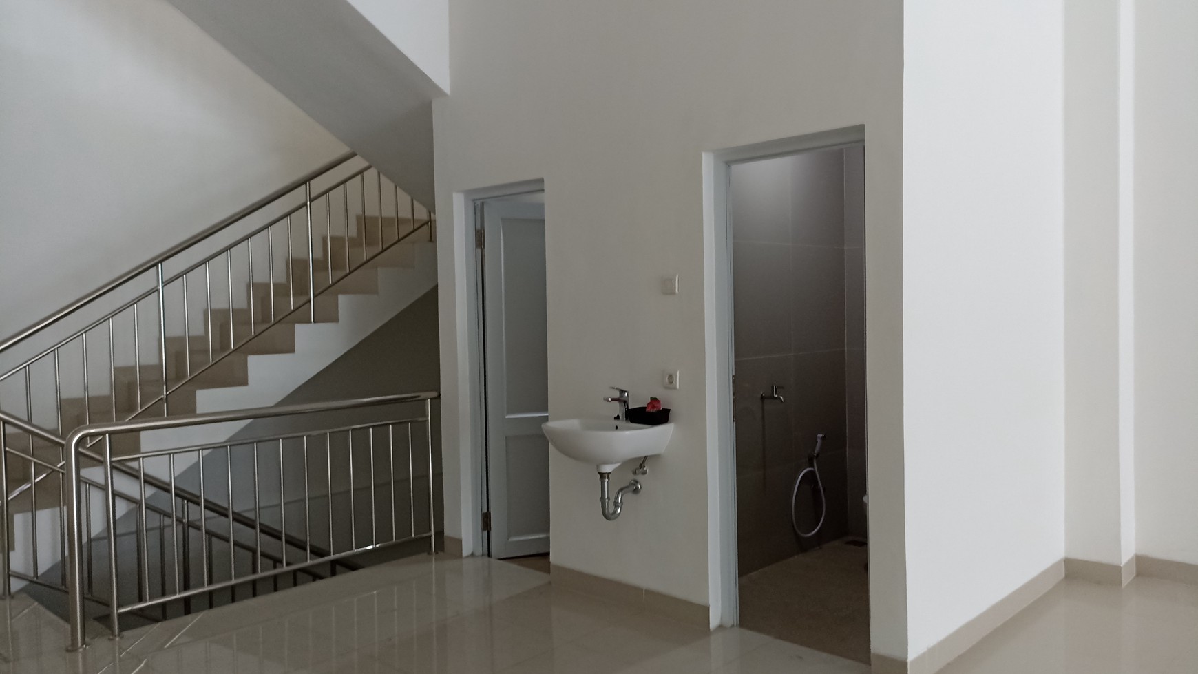 Ruko pasar baru disewakan