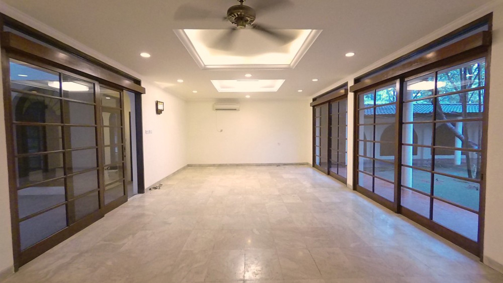 Rumah Hoek gandeng Jl Karang Bolong, Ancol Barat 920 m2