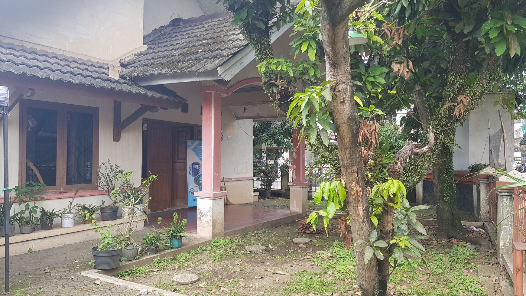 Rumah Dengan Taman Posisi Hoek + Bisa Untuk Usaha di Arcamanik