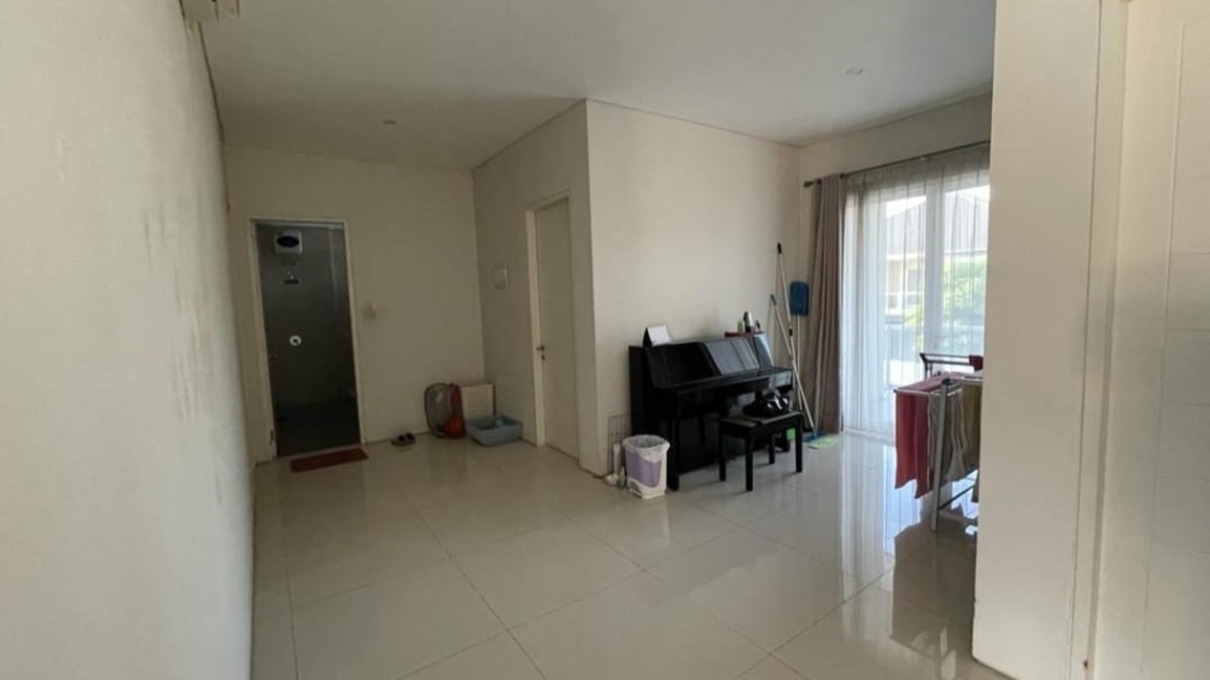 Dijual Rumah Royal Residence SEMI FURNISHED Modern Mewah + Garasi 4 Mobil + Taman Asri LUAS