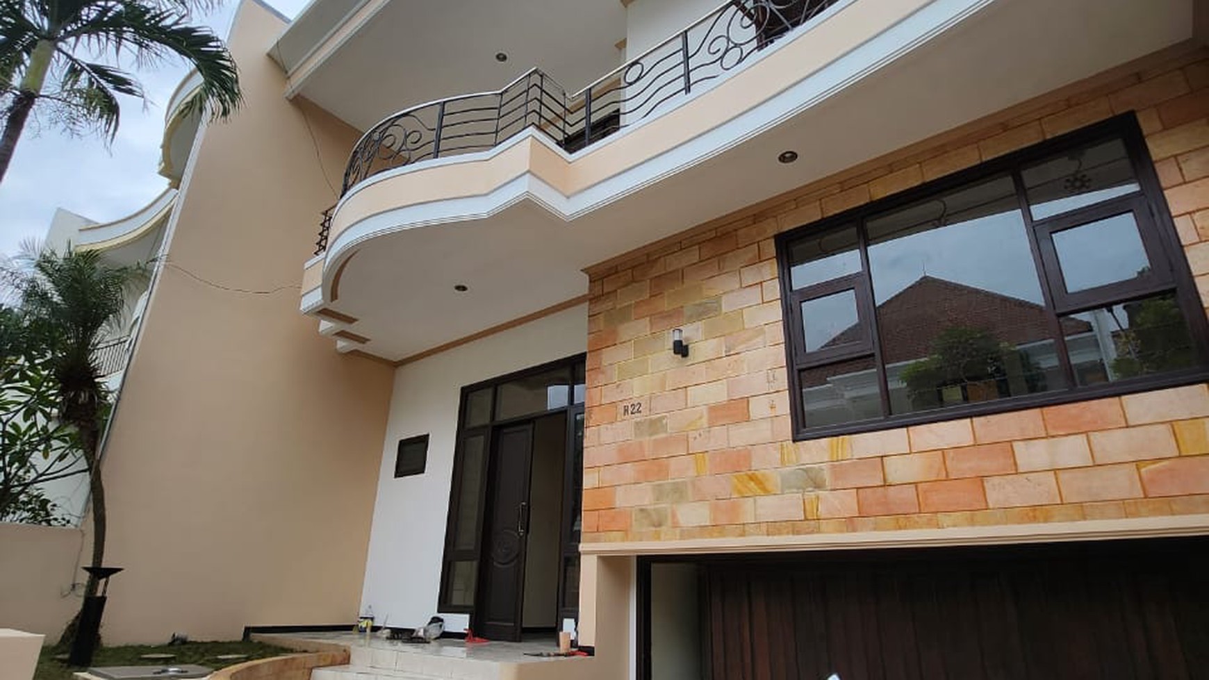 5 M-an Rumah Graha Family Surabaya Plus Garasi Carport 4 Mobil - Dekat Pakuwon Mall, PTC Supermall 