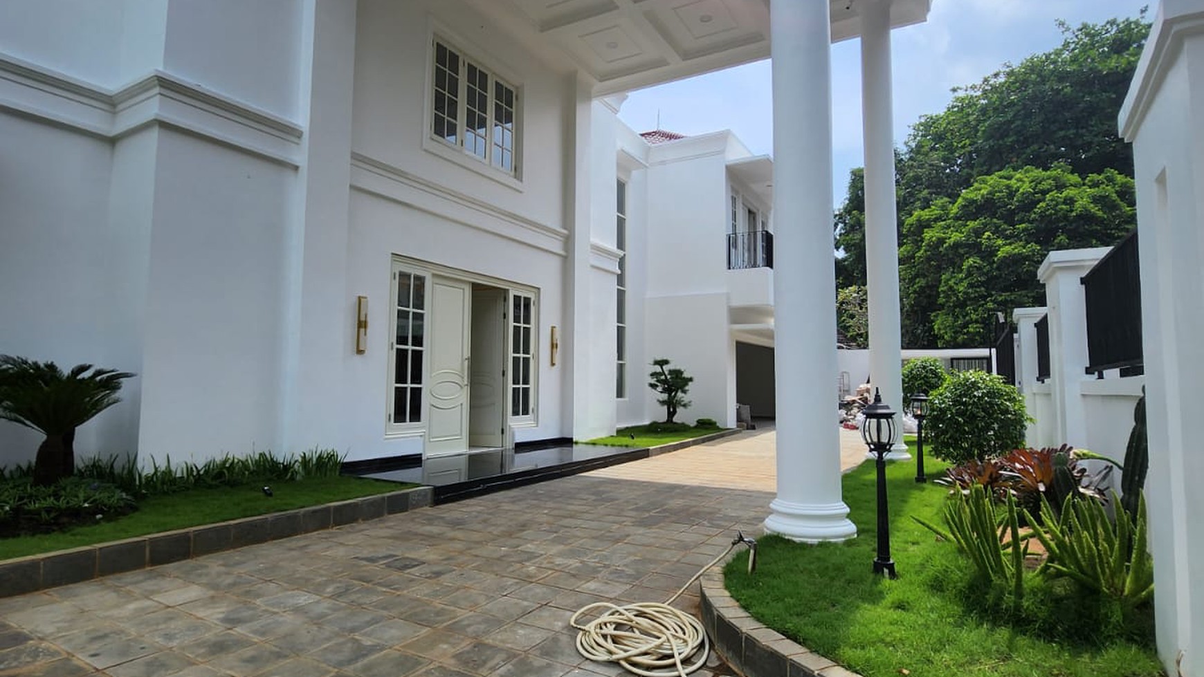 FOR SALE BRAND NEW LUXURY HOUSE MENTENG