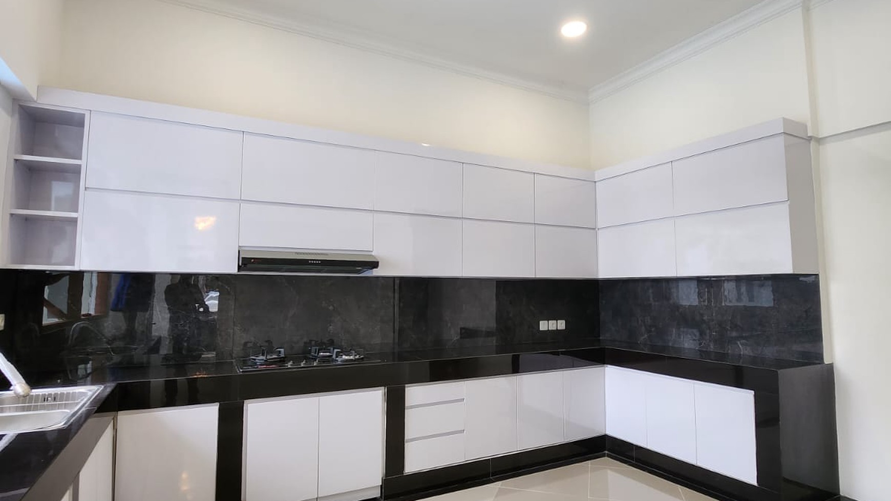 FOR SALE BRAND NEW LUXURY HOUSE MENTENG