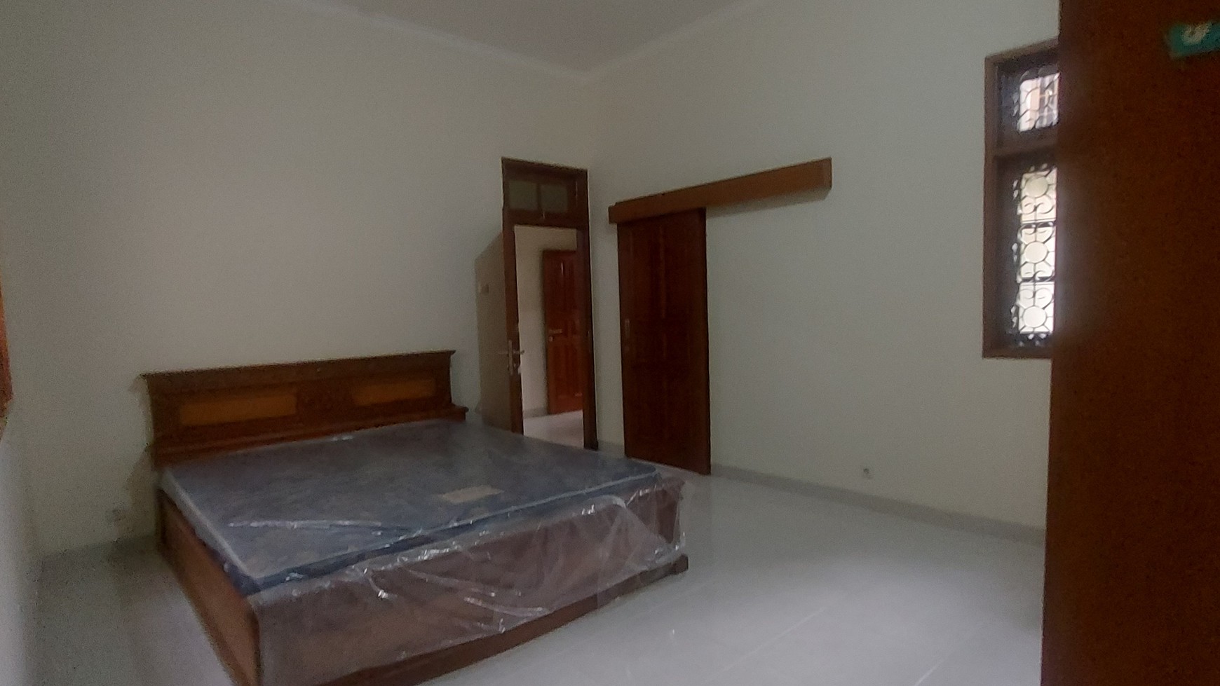 Rumah Tebet Dalam belakang area perkantoran