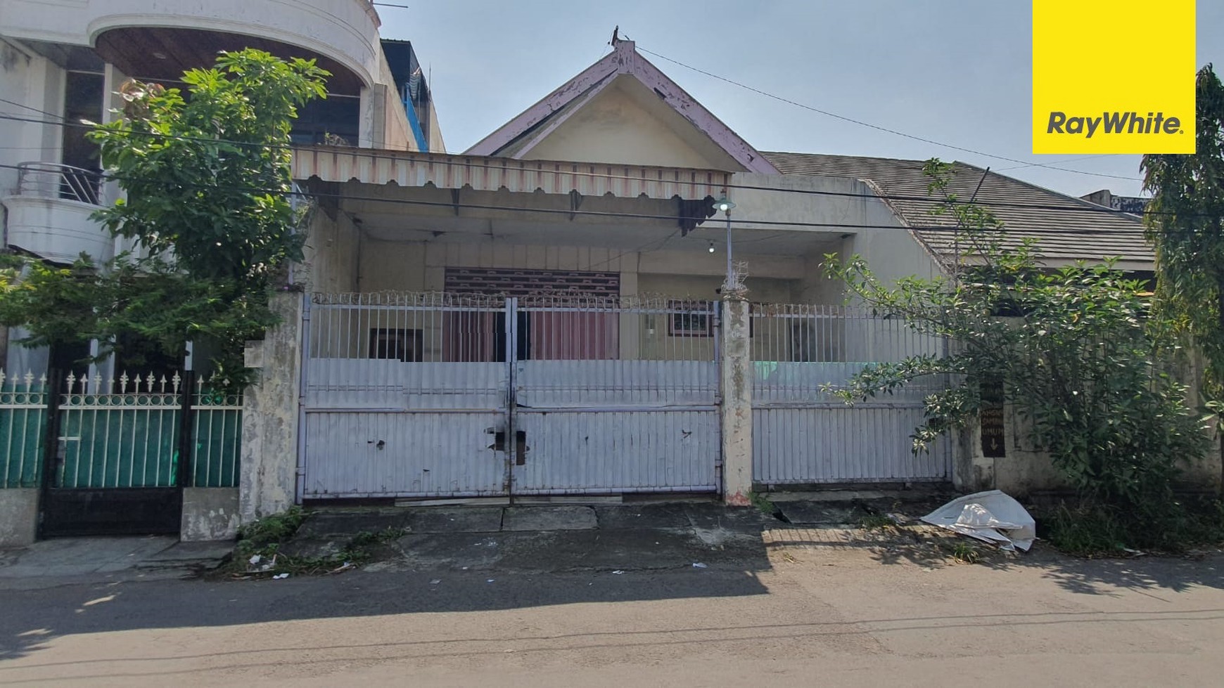 Disewakan Rumah Pusat Kota di Petemon Sidomulyo Surabaya