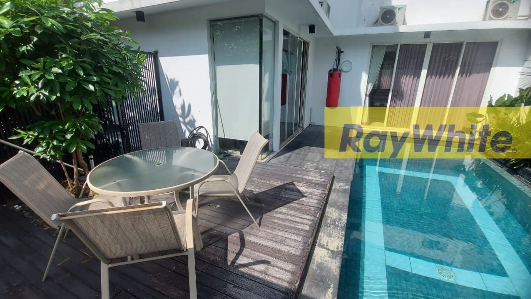 dijual Rumah Plus Private Swimming Pool Forest Mansion Surabaya Barat