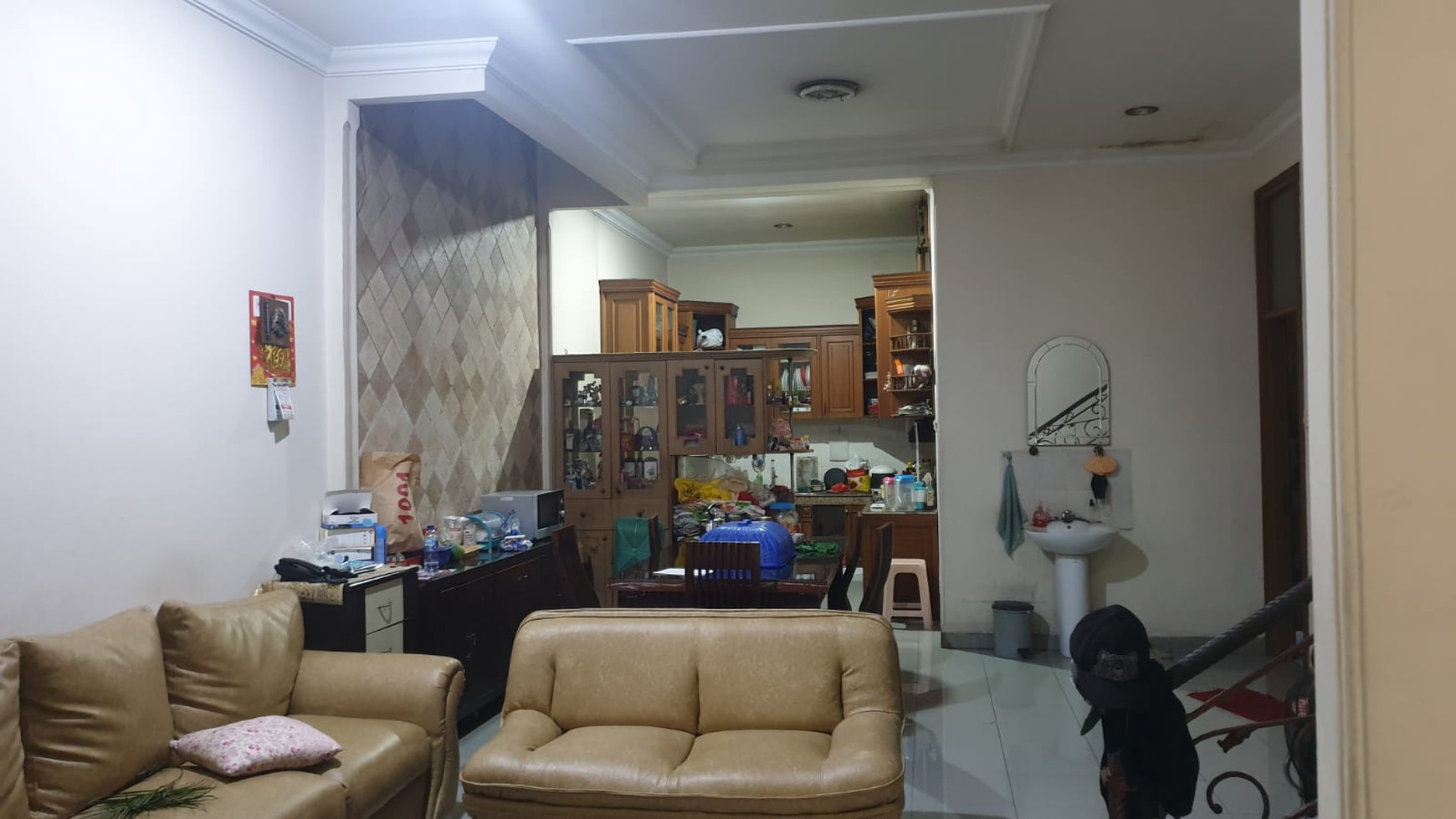 Rumah sunter depan taman