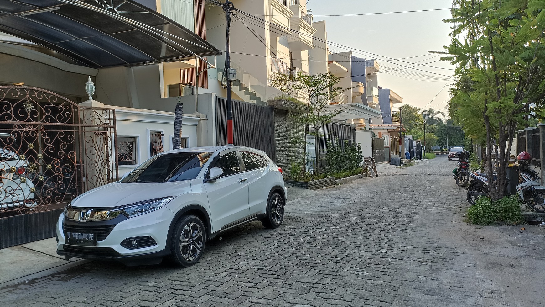 Rumah sunter depan taman