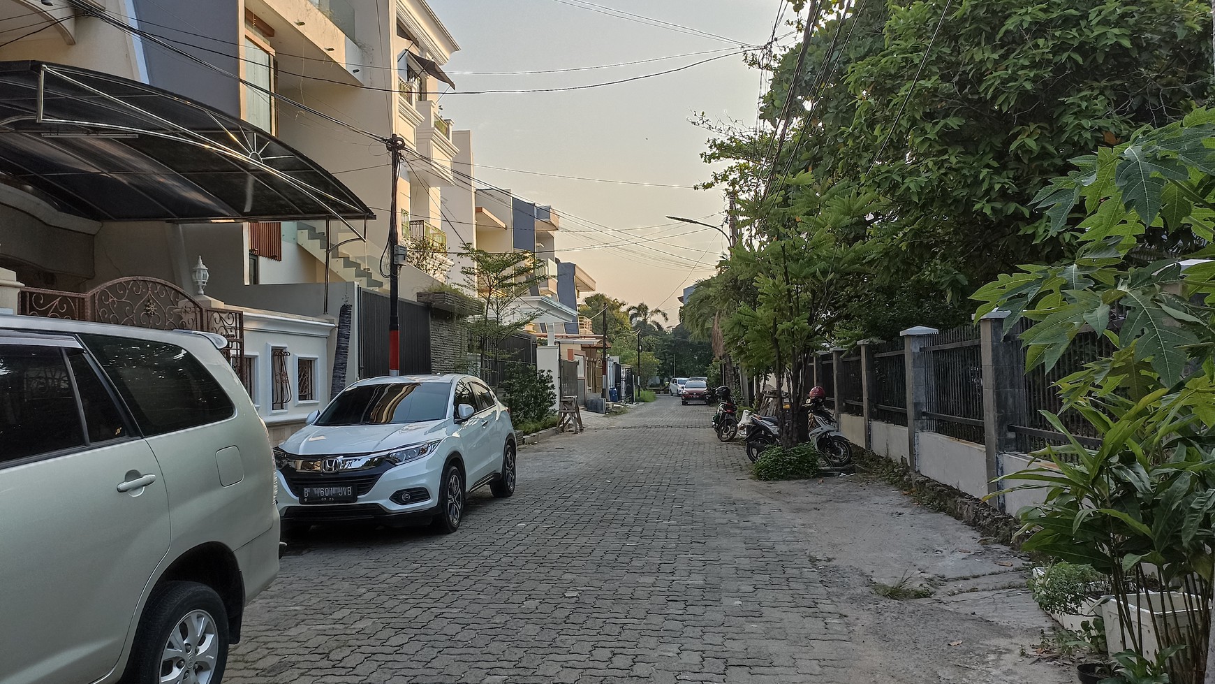 Rumah sunter depan taman