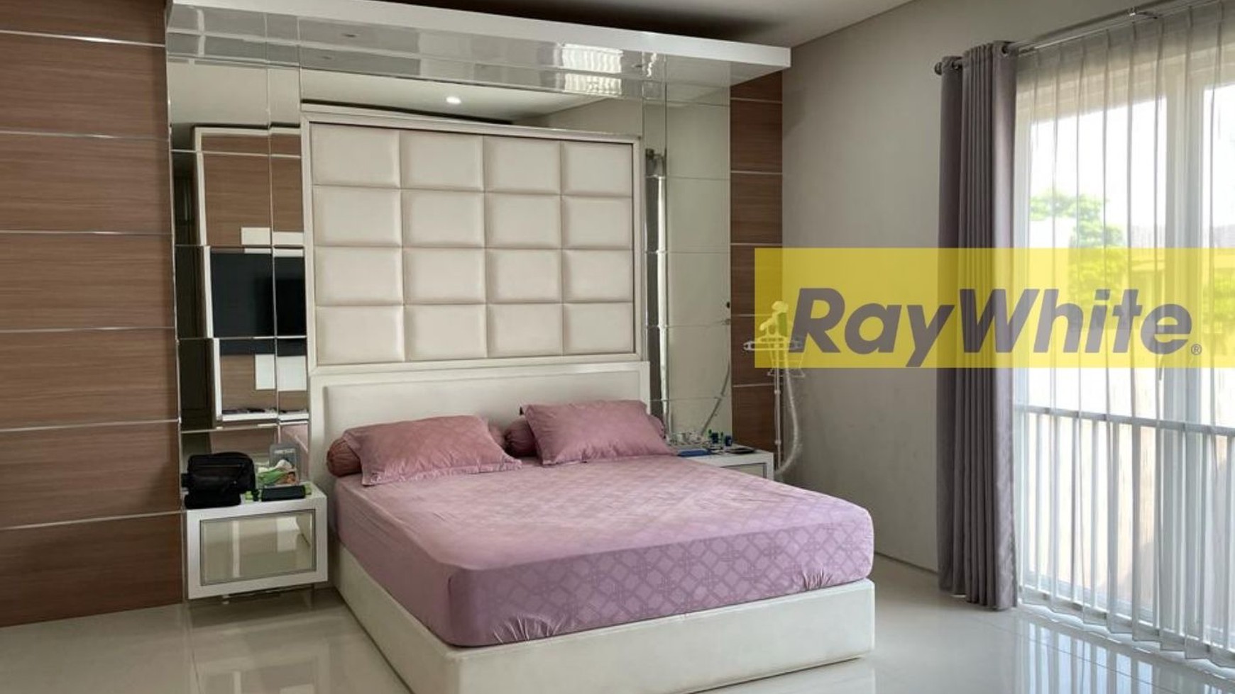 Dijual Rumah Mewah 2 Lantai Royal Residence