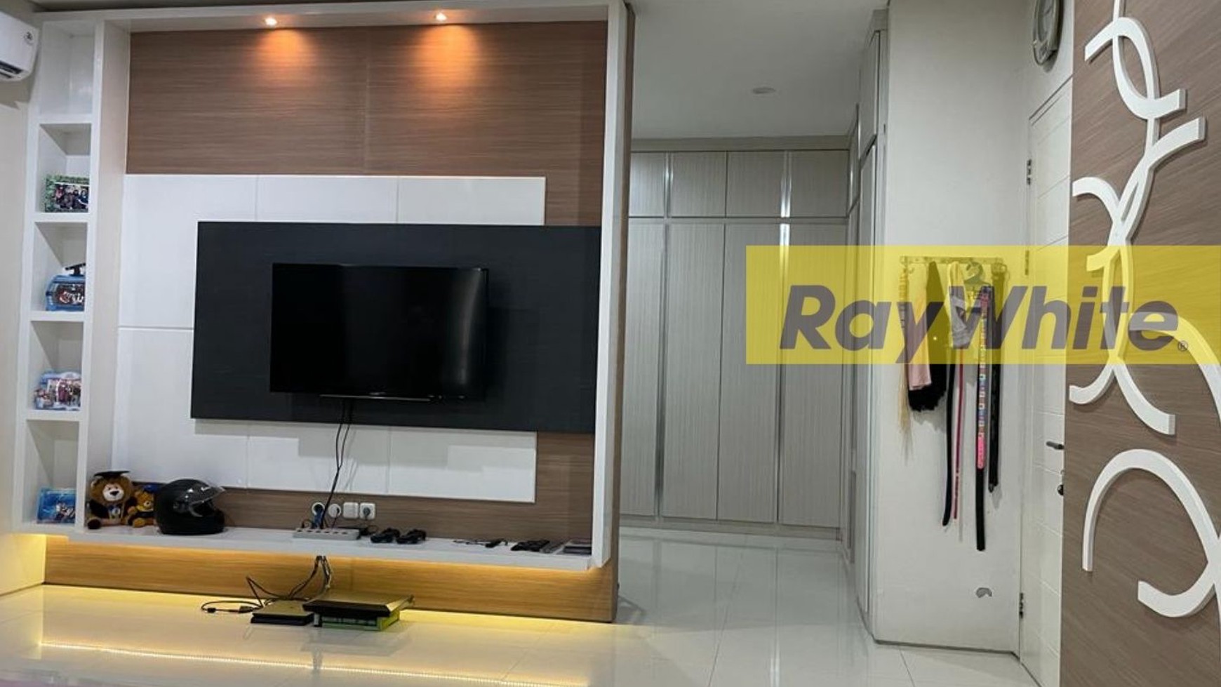 Dijual Rumah Mewah 2 Lantai Royal Residence